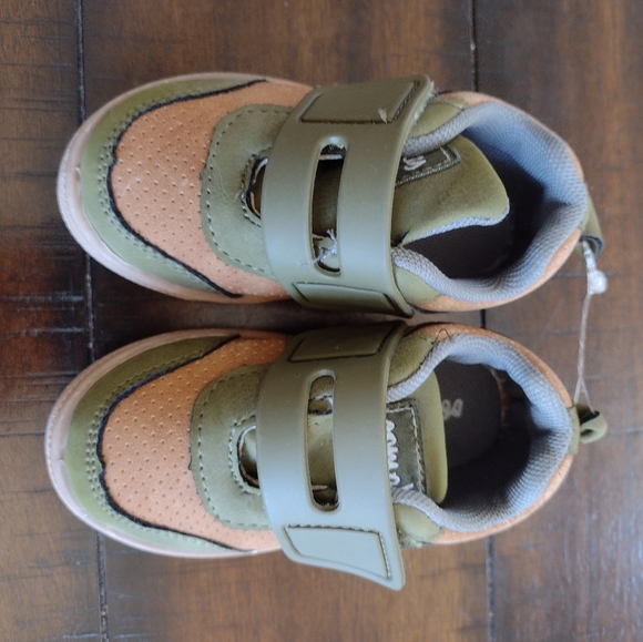 Comphies toddler green & brown  sneakers. - Picture 2 of 4